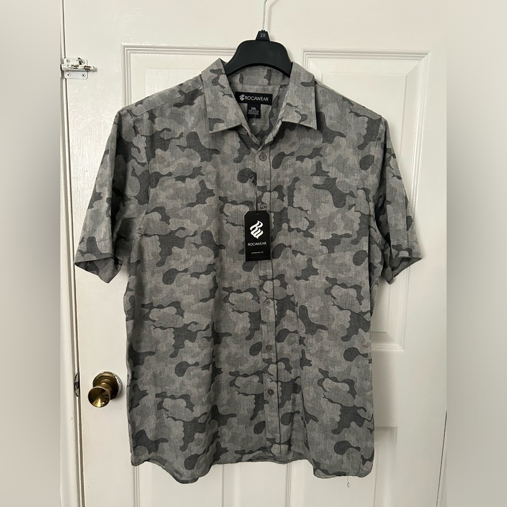 Rocawear Gray Camouflage Short Sleeve Button-Up Shirt